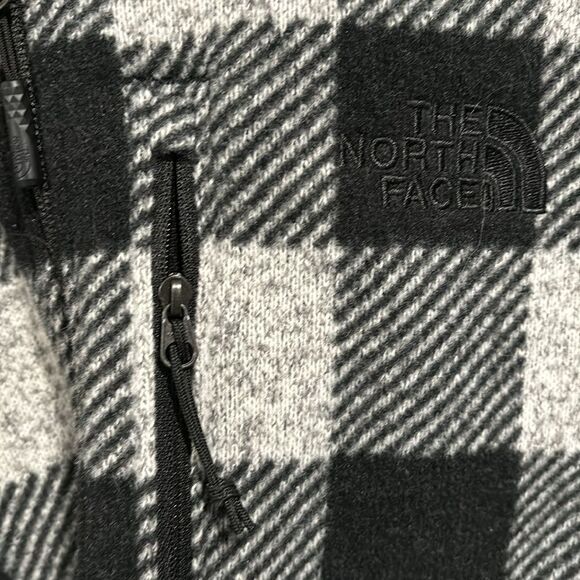 The Northface Men’s buffalo plaid 1/4 zip pull over size small - Picture 3 of 5
